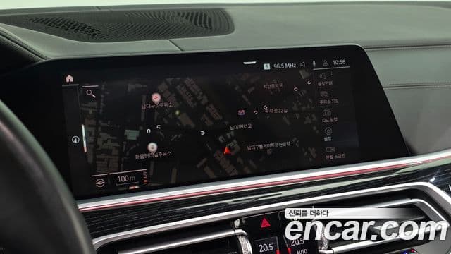 BMW X7 2021 — ფოტო 13/20