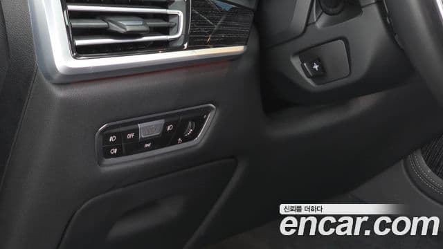 BMW X7 2021 — ფოტო 15/20