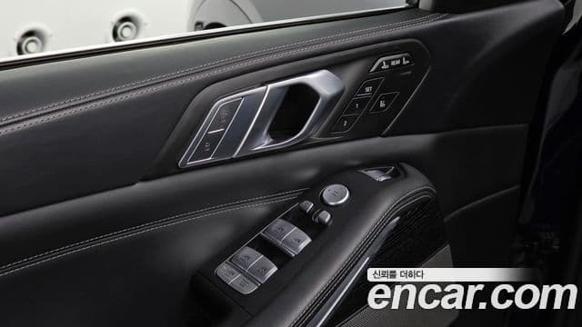 BMW X7 2021 — ფოტო 16/20