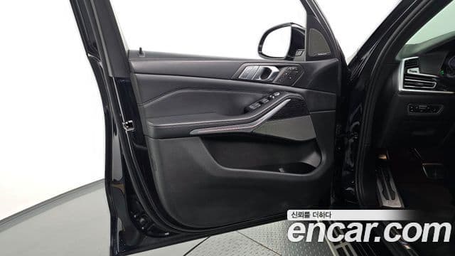 BMW X7 2021 — Photo 25/37