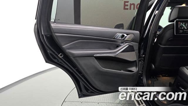 BMW X7 2021 — Photo 15/37
