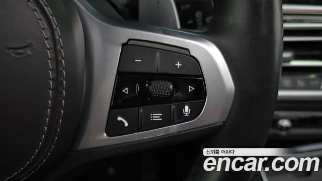 BMW X7 2021 — Photo 32/37
