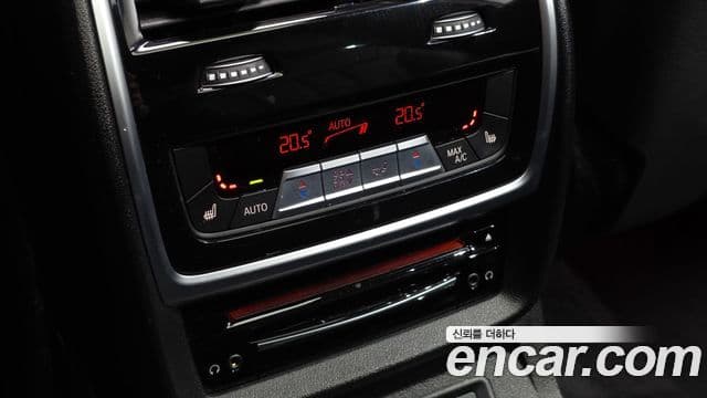 BMW X7 2021 — Photo 35/37