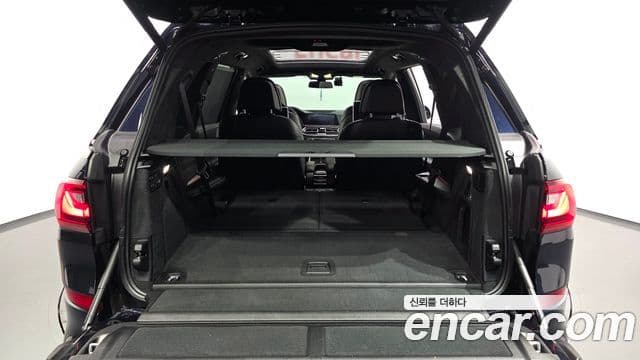 BMW X7 2021 — Photo 23/37
