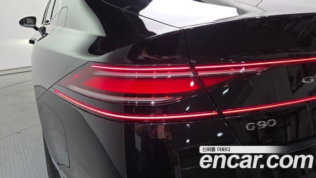 Genesis G90 2023 — ფოტო 28/30