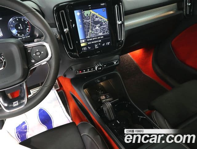 Volvo XC40 2020 — Şəkil 15/20