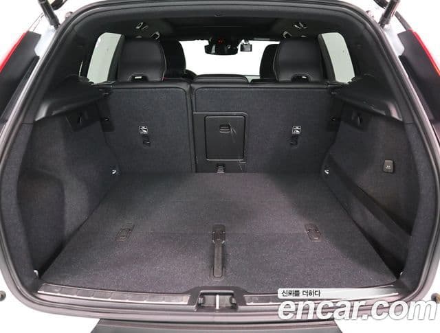 Volvo XC40 2020 — Şəkil 18/20