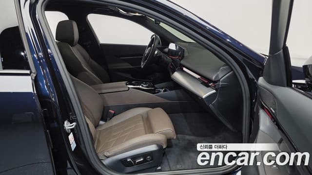 BMW 5 Series 2023 — ფოტო 11/20
