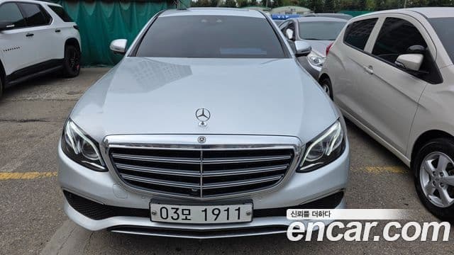 Mercedes-Benz E-Class 2018 — Photo 11/20