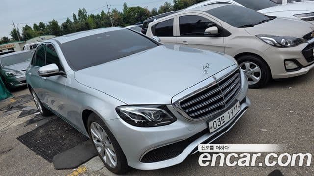 Mercedes-Benz E-Class 2018 — Photo 13/20