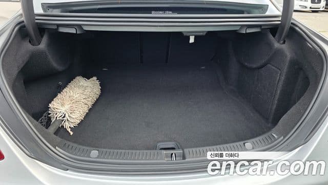 Mercedes-Benz E-Class 2018 — Photo 7/20