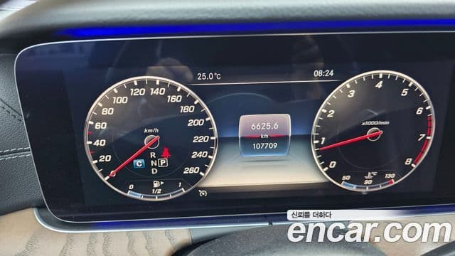 Mercedes-Benz E-Class 2018 — Photo 6/20