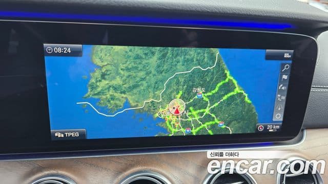 Mercedes-Benz E-Class 2018 — Photo 10/20