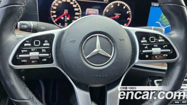 Mercedes-Benz E-Class 2018 — Photo 8/20