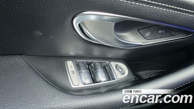 Mercedes-Benz E-Class 2018 — Photo 5/20