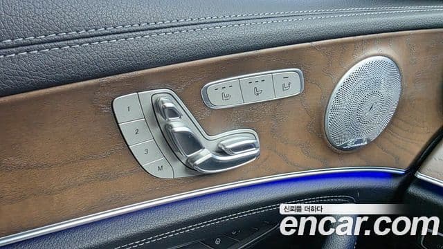 Mercedes-Benz E-Class 2018 — Photo 3/20