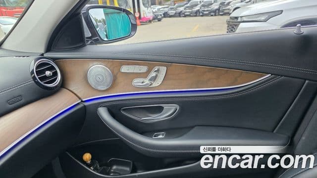 Mercedes-Benz E-Class 2018 — Photo 17/20