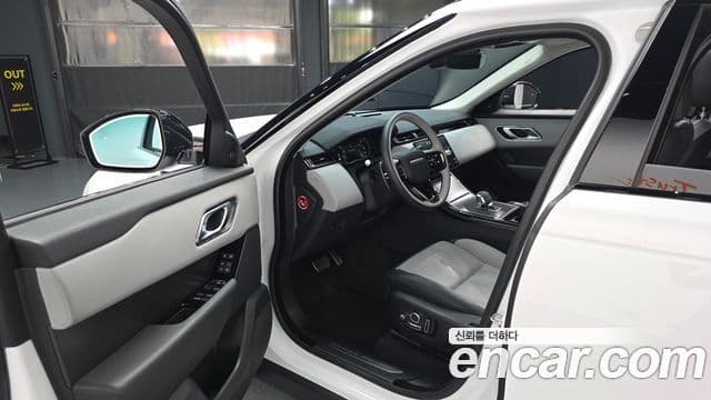Land Rover Range Rover Velar 2025 — ფოტო 8/20