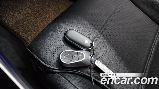 Mercedes-Benz C-Class 2022 — ფოტო 15/20