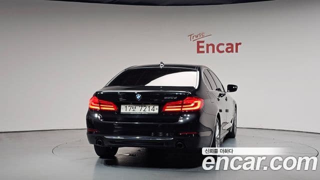 BMW 5 Series 2018 — ფოტო 4/20