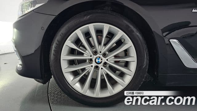 BMW 5 Series 2018 — ფოტო 5/20