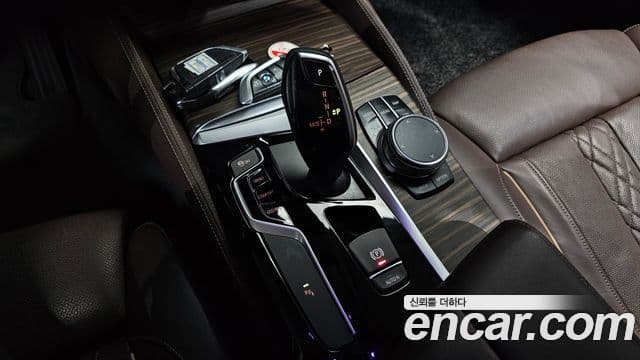 BMW 5 Series 2018 — ფოტო 9/20