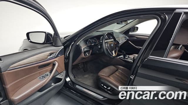 BMW 5 Series 2018 — ფოტო 10/20