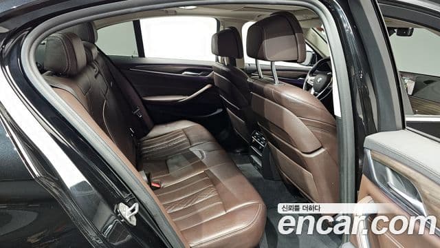 BMW 5 Series 2018 — ფოტო 11/20