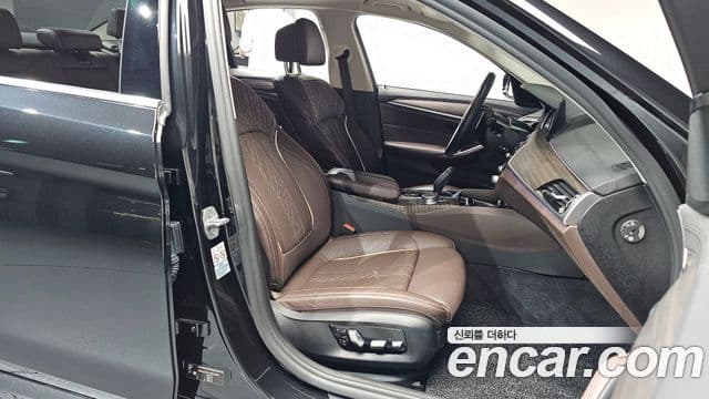 BMW 5 Series 2018 — ფოტო 12/20