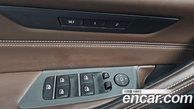 BMW 5 Series 2018 — ფოტო 18/20