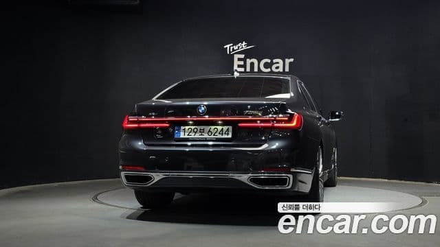 BMW 7 Series 2022 — ფოტო 19/20
