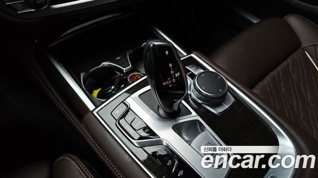 BMW 7 Series 2022 — ფოტო 16/20