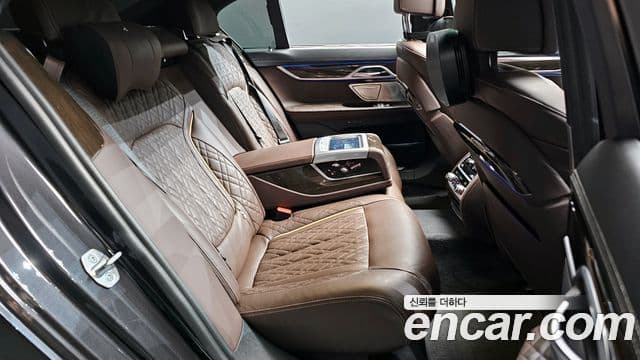BMW 7 Series 2022 — ფოტო 15/20
