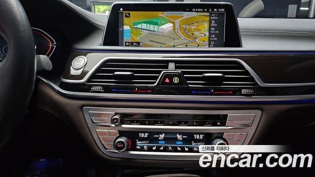 BMW 7 Series 2022 — ფოტო 5/20