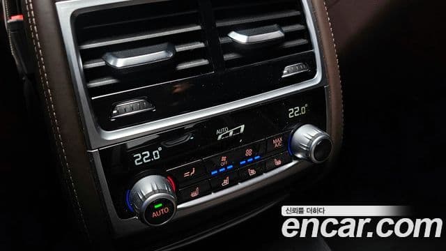 BMW 7 Series 2022 — ფოტო 8/20