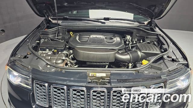 Jeep Grand Cherokee 2019 — ფოტო 6/20