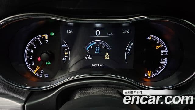 Jeep Grand Cherokee 2019 — ფოტო 8/20