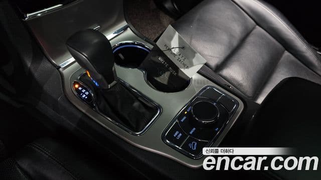 Jeep Grand Cherokee 2019 — ფოტო 9/20