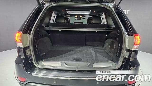 Jeep Grand Cherokee 2019 — ფოტო 20/20