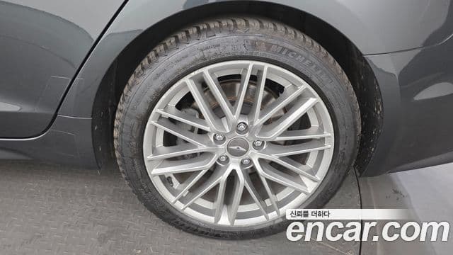 Genesis G70 2020 — Photo 1/30