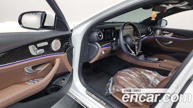 Mercedes-Benz E-Class 2021 — Фото 10/20