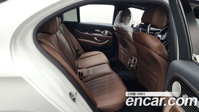 Mercedes-Benz E-Class 2021 — Фото 11/20