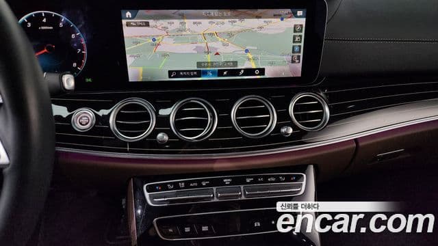 Mercedes-Benz E-Class 2021 — Фото 12/20