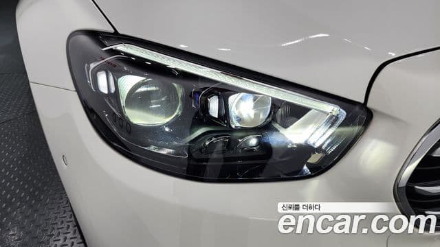 Mercedes-Benz E-Class 2021 — ფოტო 27/35