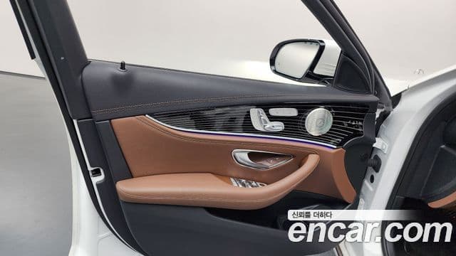 Mercedes-Benz E-Class 2021 — ფოტო 11/35