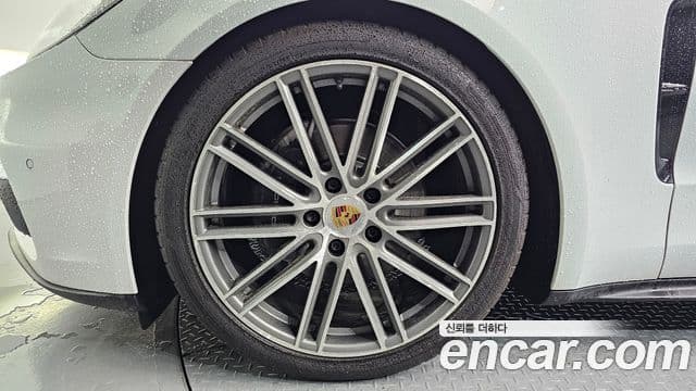 Porsche Panamera 2018 — Фото 5/20