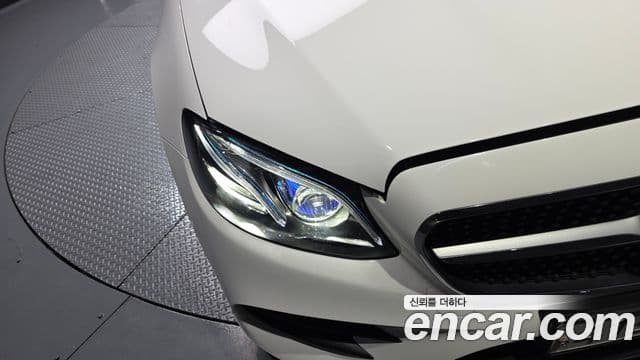 Mercedes-Benz E-Class 2018 — Şəkil 10/33
