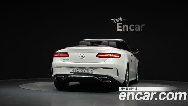 Mercedes-Benz E-Class 2018 — Şəkil 22/33