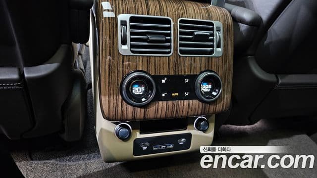 Land Rover Range Rover 2021 — ფოტო 19/20