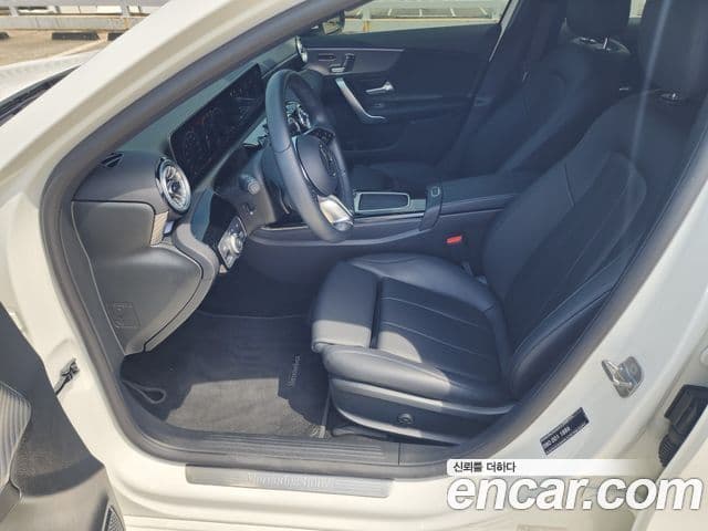 Mercedes-Benz A-Class 2023 — ფოტო 8/20